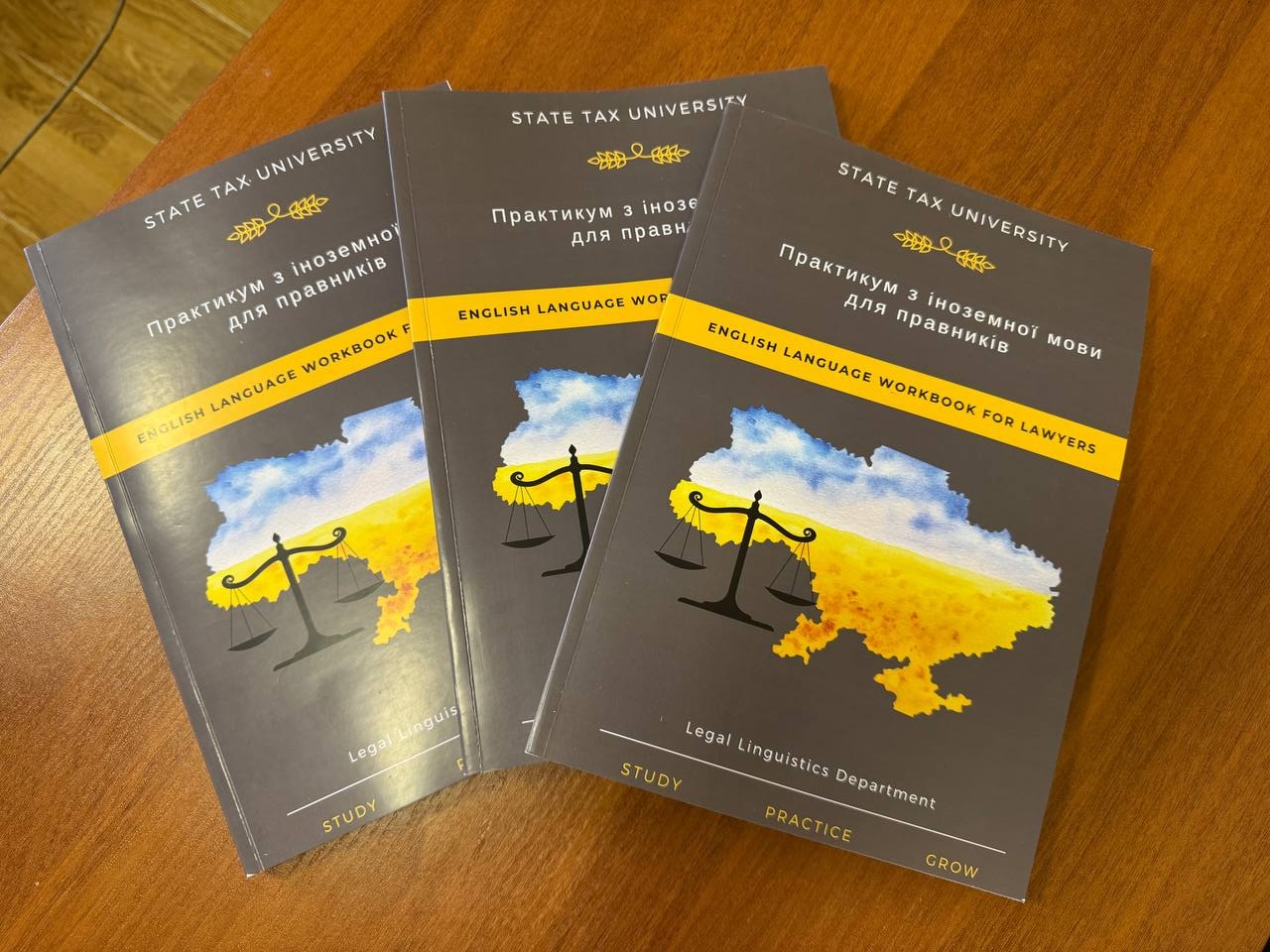 Вийшов з друку навчальний посібник «Практикум з іноземної мови для правників»