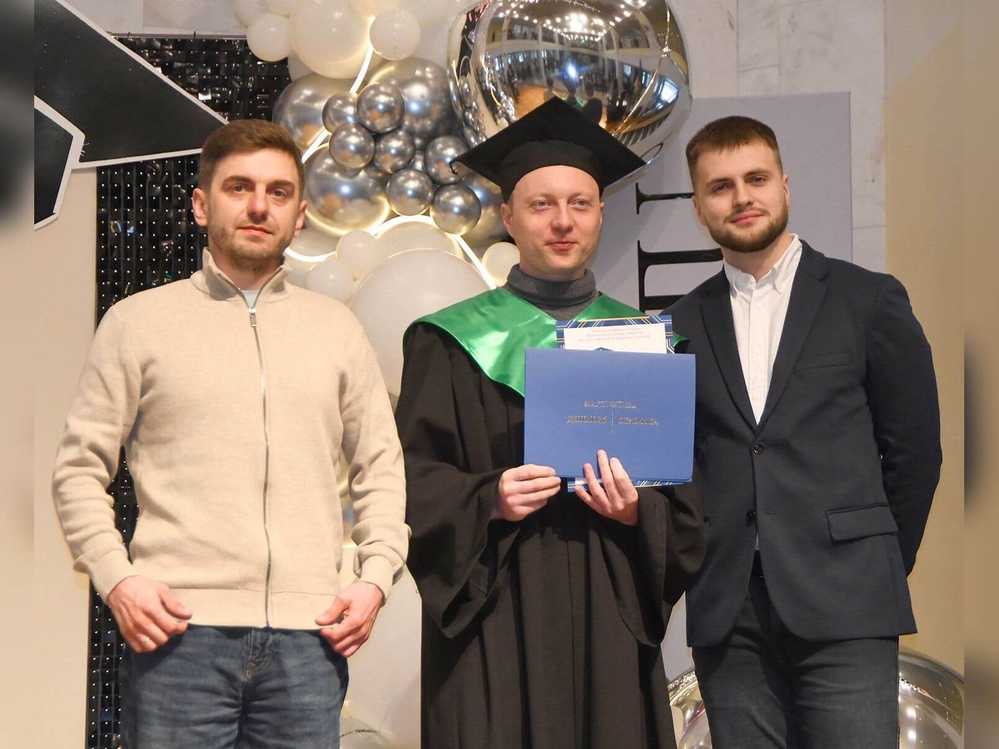 Професійне зростання в дії: вітаємо нашого колегу-випускника Дмитра Бузинника!